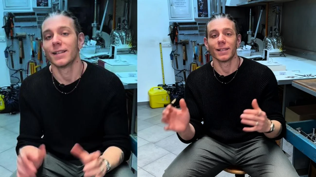 💚 Dicono che lo smeraldo possa svelare un tradimento Cleopatra lo usava per mostrare il suo potere, ma questa pietra nasconde segreti molto più profondi. Simbolo di verità, amore e chiaroveggenza… secondo la leggenda, cambiava colore davanti a un cuore infedele. 👁🗨 ✨ Scopri la magia e le leggende dietro le gemme più affascinanti del mondo. 👉 Segui @facchinettigioiellibg > ogni pietra ha un segreto, noi te lo raccontiamo. #smeraldo #cleopatra #luxuryjewelry #emeraldmagic"